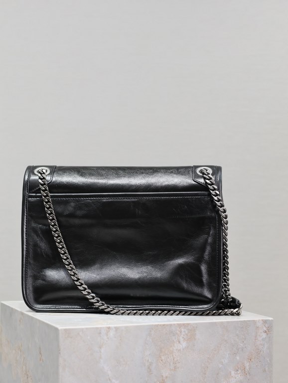 niki_28cm New version in black oiled leather.It's so cool, the bag looks good with no drawbacks, customized snake print cowhide leather creates a vintage style, hand carry or armpit is very good, the aura is full of men 