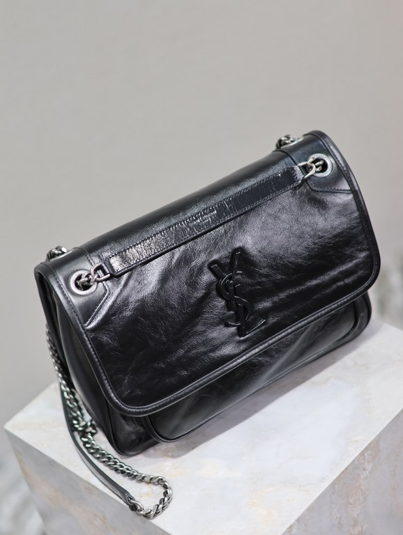 niki_28cm New version in black oiled leather.It's so cool, the bag looks good with no drawbacks, customized snake print cowhide leather creates a vintage style, hand carry or armpit is very good, the aura is full of men 