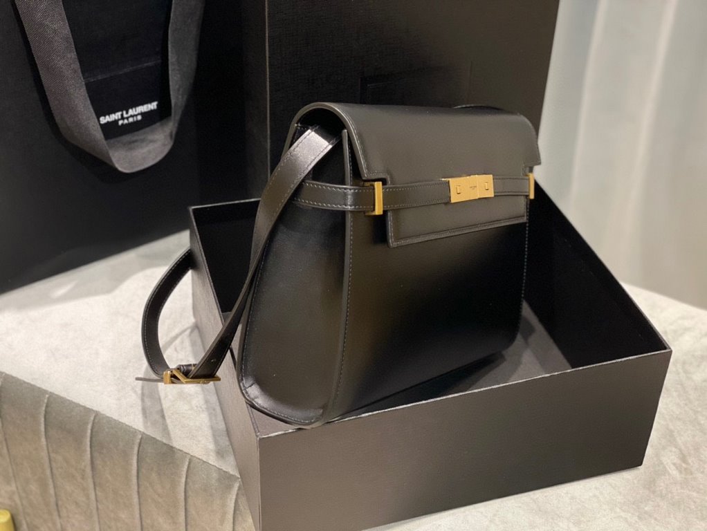 [In stock in seconds]            _Original LeatherManhattan 2020 latest bag type flap Manhattan baguette bag, a change from the previous classic logo, replaced by a low-key simple design style, it is a bit like the H fam