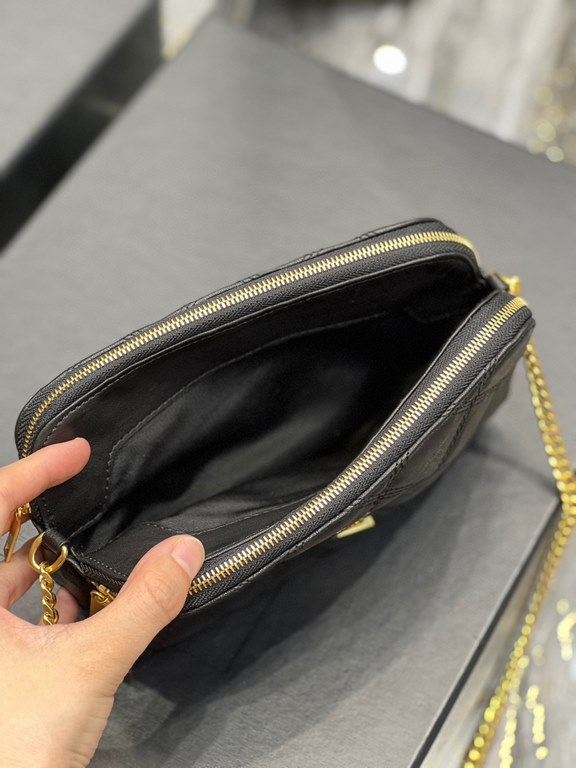 [In stock in seconds]Counter latest BECKY rhombic quilted double zipper clutch bag, made of original lambskin with quite delicate feel, with rhombic quilted pattern and simple iconic logo, atmospheric classic and versati