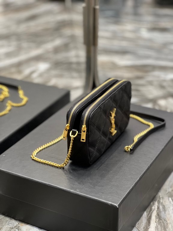 [In stock in seconds]Counter latest BECKY rhombic quilted double zipper clutch bag, made of original lambskin with quite delicate feel, with rhombic quilted pattern and simple iconic logo, atmospheric classic and versati