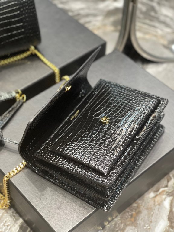 [In stock in seconds]              #Black with gold buckle #Unbeatable classic model crocodile print sunset bag! Out for such a long time the heat is still unabated, it can be seen that it is loved to an extraordinary de