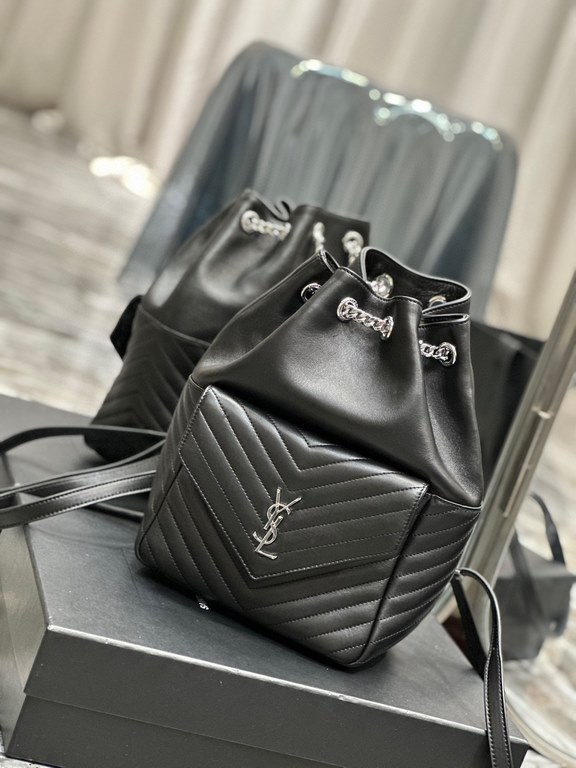 [In Stock Seconds]   _ Duffel Bag Black with Silver BuckleNo exaggeration This is a duffel bag that can be passed down through generations! Classic letter logo with metal hardware, V-shaped stitching on the front pocket,