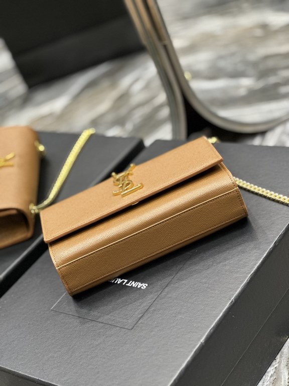 New color_caramel color with gold buckleKATE 20cm counter the latest size, never out of fashion style, classic wear caviar cowhide!Irresistible super charm, manpower must-have style!The 20cm is just the right size to car