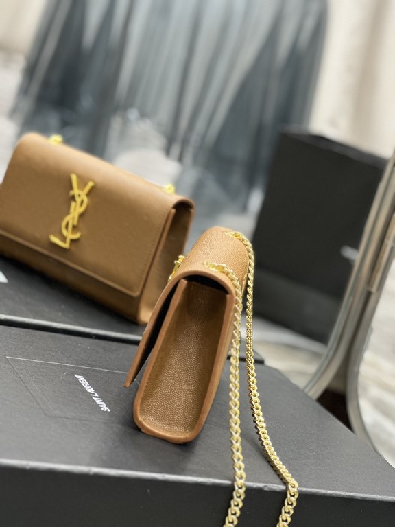 New color_caramel color with gold buckleKATE 20cm counter the latest size, never out of fashion style, classic wear caviar cowhide!Irresistible super charm, manpower must-have style!The 20cm is just the right size to car