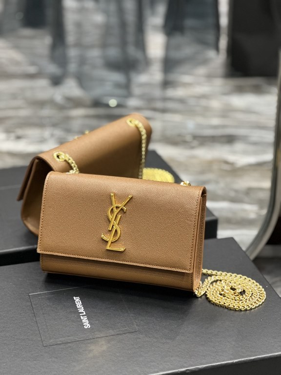 New color_caramel color with gold buckleKATE 20cm counter the latest size, never out of fashion style, classic wear caviar cowhide!Irresistible super charm, manpower must-have style!The 20cm is just the right size to car