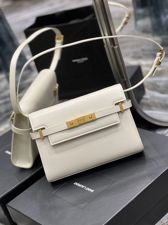 [In-stock seconds][              ]Counter synchronization new Manhattan baguette bag small 24cm new arrival! The latest bag type flap Manhattan baguette bag, a change from the previous classic logo, replaced by a low-key