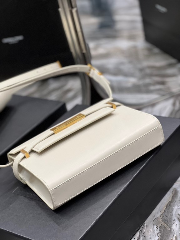 [In-stock seconds][              ]Counter synchronization new Manhattan baguette bag small 24cm new arrival! The latest bag type flap Manhattan baguette bag, a change from the previous classic logo, replaced by a low-key