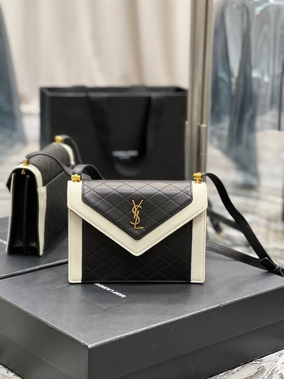 [In stock in seconds]GABY mini_ quilted grain envelope bag, using Italian lambskin, full leather inside and out, with fine handmade carefully, exclusive custom metal Y family logo highlights the personality, flap design 