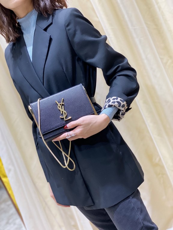 The small, three-dimensional rigid structure is paired with a gold serpentine chain shoulder strap, and the eye-catching Y family logo echoes the gold shoulder strap for a design-inspired look!