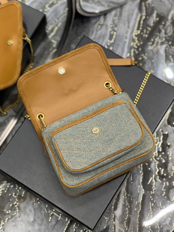 [In stock in seconds]Spring and summer models denim with leather out la   ♀Explosive Niki launched a new denim with leather series   ♀The designer still expresses the bag shape as gentle and elastic, expressing more warm