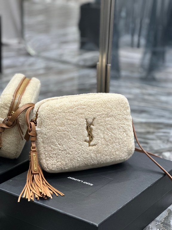 [In Stock Seconds]    camera bag_  lamb's wool with leatherTop imported Italian cowhide camera bag, purchased in Hong Kong zp open molded and typed to be exactly the same! Very delicate! Adjustable shoulder strap with fa