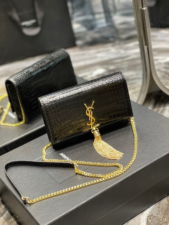 [In stock in seconds]              _ tassel chain bag, shoulder strap removable as a clutch, 6 card slots, 1 zippered coin pocket, a bill compartment... Shoulder strap length of 60cm, classic glossy crocodile embossed co