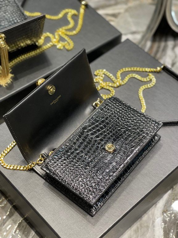 [In stock in seconds]              _ tassel chain bag, shoulder strap removable as a clutch, 6 card slots, 1 zippered coin pocket, a bill compartment... Shoulder strap length of 60cm, classic glossy crocodile embossed co