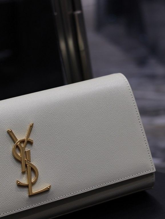 Classic Kate_ClutchWhite caviar with gold buckleClassic flap clutch    very representative of the metal logo logo, imported Italian caviar cowhide, simple metal decorations, the overall low-key exquisite and versatile, h