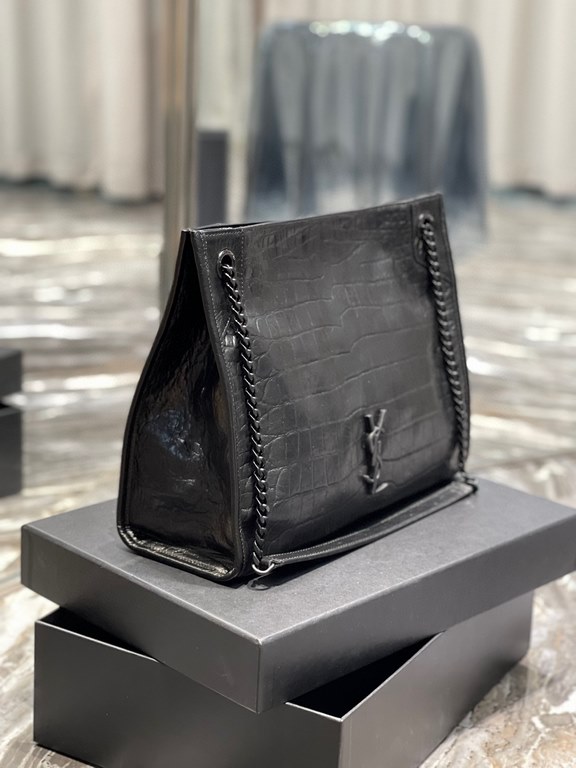 [In stock in seconds]                  _Medium-gloss crocodile print with black hardware for a cool look! There is a magnetic buckle in the middle of the bag, which guarantees the safety of the bag's use; Inside there is