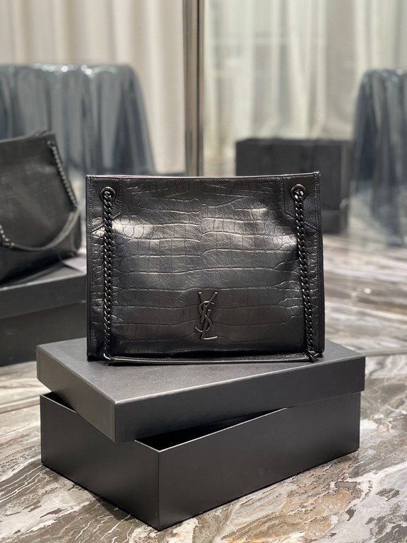 [In stock in seconds]                  _Medium-gloss crocodile print with black hardware for a cool look! There is a magnetic buckle in the middle of the bag, which guarantees the safety of the bag's use; Inside there is