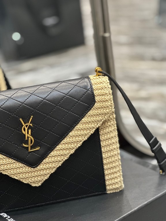 [In stock in secondsGABY_Quilted Textured Envelope BagSheepskin with woven modelMade of Italian lambskin, full leather inside and out, with fine handmade carefully, exclusive custom metal Y family logo highlights the per