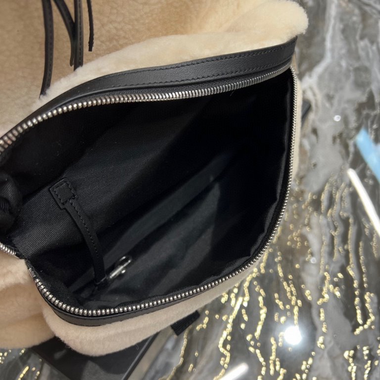 [In stock in seconds] Shoulder bag arrived_Lamb's woolThe feeling of fall and winter to la ~ fur one warm!Counter limited launch Crafted to create this backpack, imported Italian lamb's wool, very obvious texture, very l