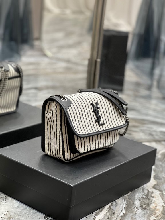 [In stock in seconds]Spring and summer models cotton and linen stripes with leather out la   ♀Explosive Niki launched a new cotton and linen stripes with leather series   ♀The designer still expresses the bag shape as ge