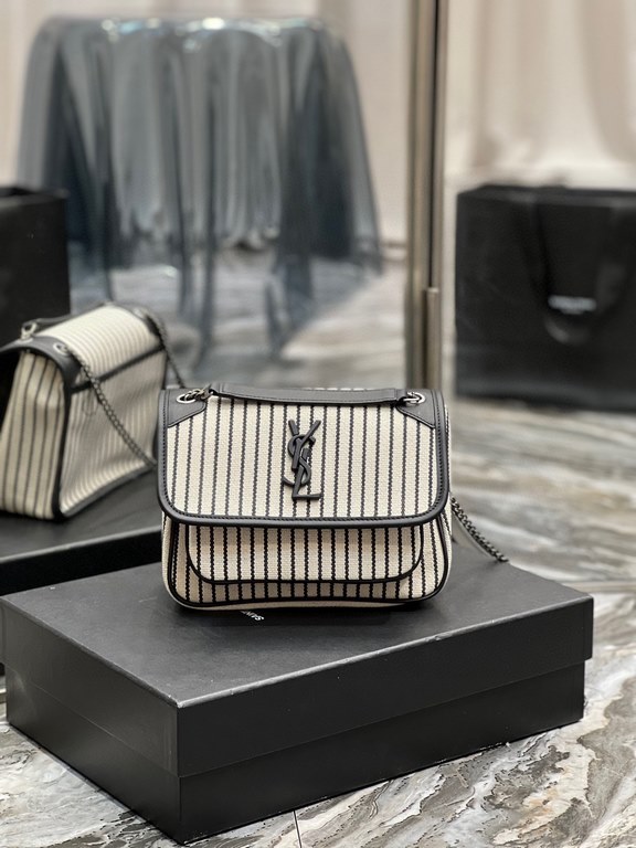 [In stock in seconds]Spring and summer models cotton and linen stripes with leather out la   ♀Explosive Niki launched a new cotton and linen stripes with leather series   ♀The designer still expresses the bag shape as ge