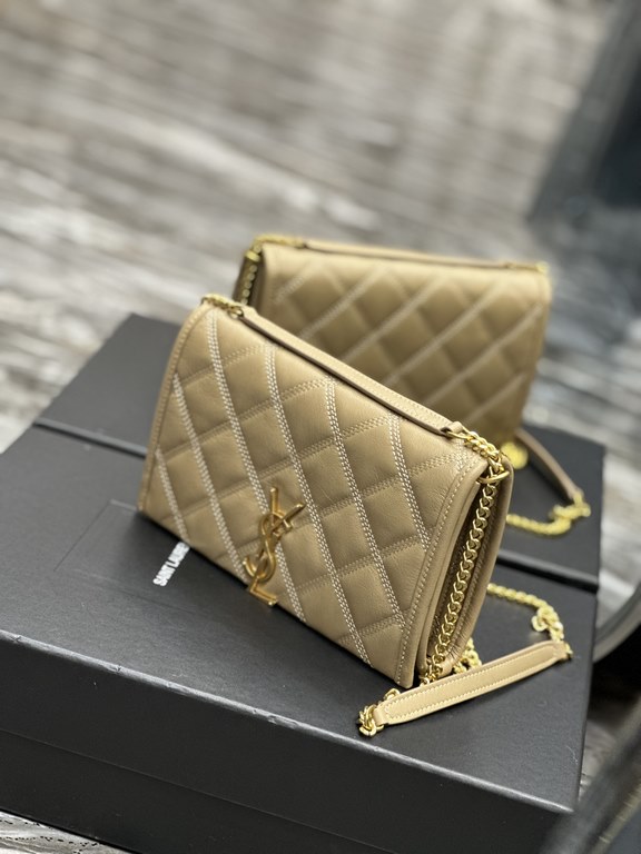 Becky_22.5cm Almond#Becky Diamond Quilted Lambskin Chain BagThis is one of the most beautiful bags from the Love at First Sight collection! The diamond-shaped quilted pattern exudes a diamond-like glamor! The gold Y logo