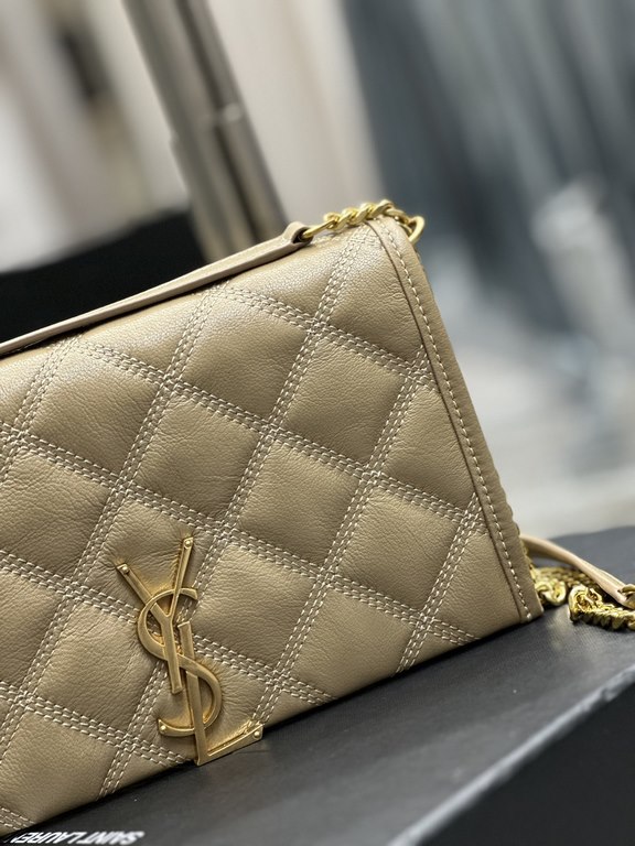 Becky_22.5cm Almond#Becky Diamond Quilted Lambskin Chain BagThis is one of the most beautiful bags from the Love at First Sight collection! The diamond-shaped quilted pattern exudes a diamond-like glamor! The gold Y logo