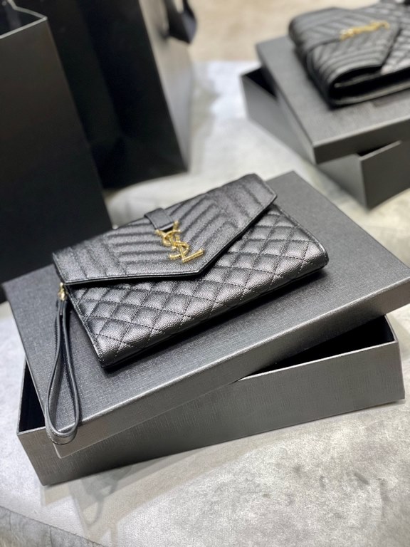 [In-stock seconds]        _ Caviar Clutch with Removable Wrist Strap, Wearable Caviar Pattern. 100% imported calf leather, grosgrain lining, flat pocket inside the bag! A must-have item for going out! Very, very versatil