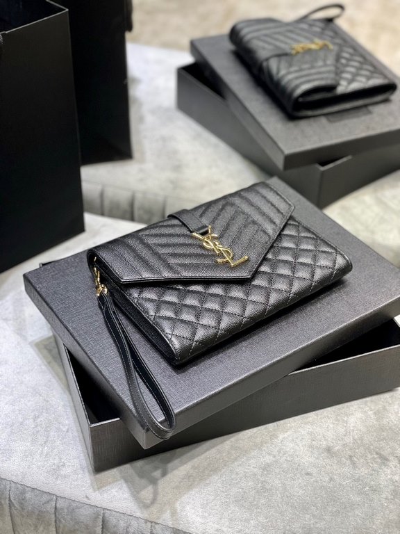 [In-stock seconds]        _ Caviar Clutch with Removable Wrist Strap, Wearable Caviar Pattern. 100% imported calf leather, grosgrain lining, flat pocket inside the bag! A must-have item for going out! Very, very versatil