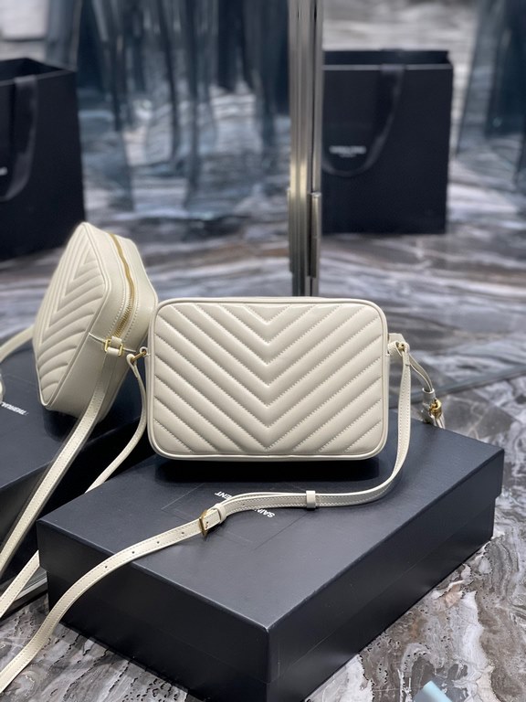 [In Stock Seconds]    Camera Bag_White Gold BuckleTop imported Italian cowhide with frosted leather camera bag, Hong Kong purchased zp open molding and typing, to do exactly the same! Very delicate! Adjustable shoulder s