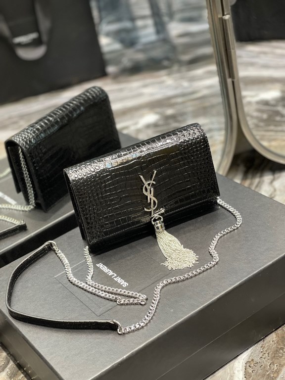 [In stock in seconds]              _ tassel chain bag, shoulder strap removable as a clutch, 6 card slots, 1 zippered coin pocket, a bill compartment... Shoulder strap length of 60cm, classic glossy crocodile embossed co