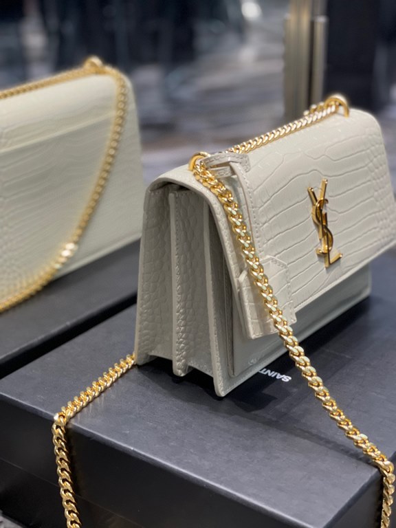 [In stock in seconds]              #White with gold buttonsUnbeatable classic crocodile print sunset bag! Out for such a long time the heat is still unabated, it can be seen that it is loved to an extraordinary degree! H