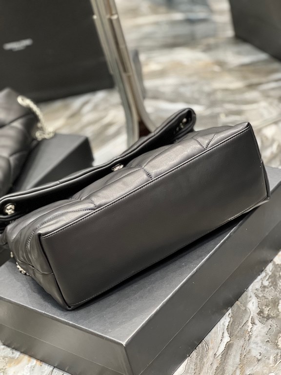 [In stock in seconds]Black with silver buckle-               _ quilted lambskin bag, 100% lambskin production, soft and delicate feel, as if embracing the clouds   like feeling; classic Y family logo, chain and grommet h