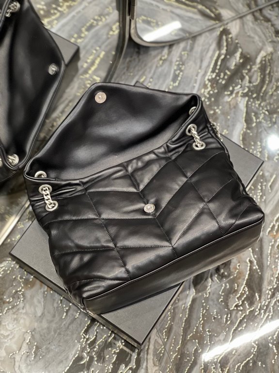 [In stock in seconds]Black with silver buckle-               _ quilted lambskin bag, 100% lambskin production, soft and delicate feel, as if embracing the clouds   like feeling; classic Y family logo, chain and grommet h