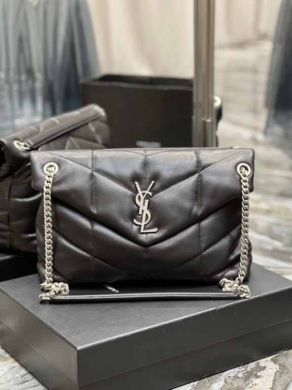 [In stock in seconds]Black with silver buckle-               _ quilted lambskin bag, 100% lambskin production, soft and delicate feel, as if embracing the clouds   like feeling; classic Y family logo, chain and grommet h