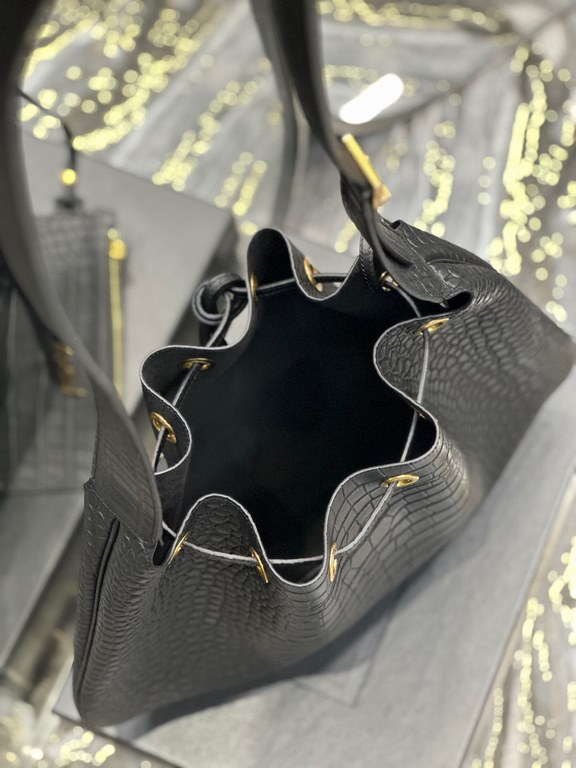 [In-stock]Flat Hobo bag_Y's Full Leather Drawstring BagShoulder Bag All leather design of this simple bag has a more sophisticated sense of fashionable special ~ drawstring very  , the first look on the second was plante