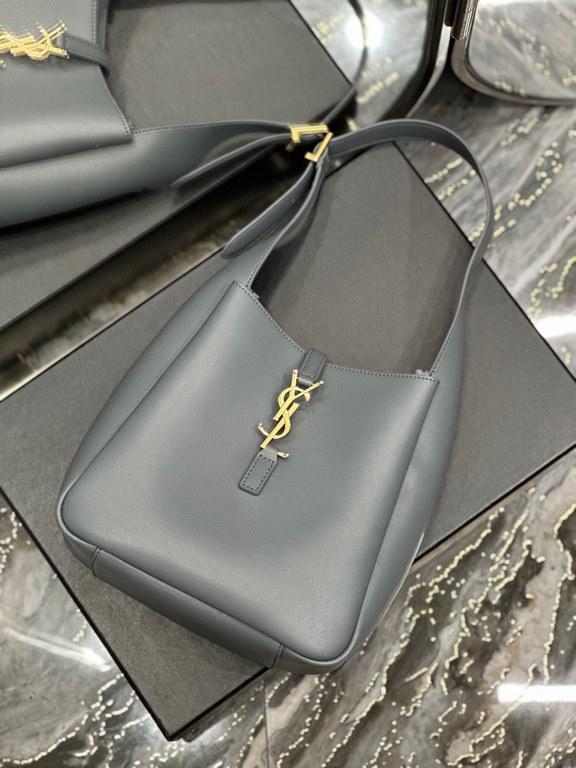 [In Stock]OriginalLE 5A7 Underarm Bag This year's hot vintage underarm bag has been very popular, the leather is fine and smooth, the bag design is very simple and advanced, the capacity is enough to use, lightweight and