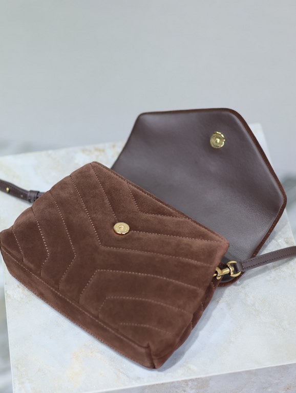 Loulou 20cm-Brown FrostedY family classic explosive models! The most practical and versatile, imported Italian cowhide leather carefully crafted, feel great! The bag is ultra-lightweight, not the slightest sense of burde