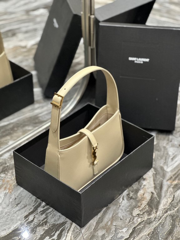 [In stock in seconds][Original Leather] Light Apricot with Gold Buckle Plain _2022 spring and summer new underarm bag Le5A7 BagStrongly recommend   one of the treasure bags this year! Minimalist shape   metal logo Buckle