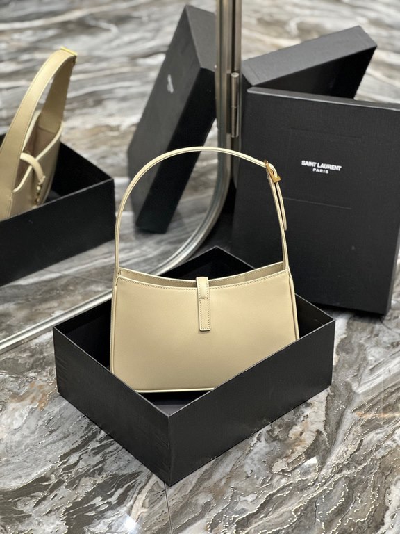 [In stock in seconds][Original Leather] Light Apricot with Gold Buckle Plain _2022 spring and summer new underarm bag Le5A7 BagStrongly recommend   one of the treasure bags this year! Minimalist shape   metal logo Buckle