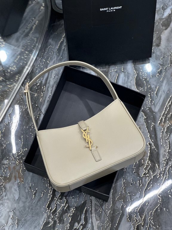 [In stock in seconds][Original Leather] Light Apricot with Gold Buckle Plain _2022 spring and summer new underarm bag Le5A7 BagStrongly recommend   one of the treasure bags this year! Minimalist shape   metal logo Buckle