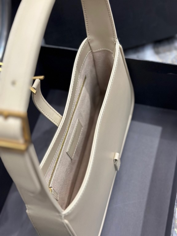 [In stock in seconds][Original Leather] Light Apricot with Gold Buckle Plain _2022 spring and summer new underarm bag Le5A7 BagStrongly recommend   one of the treasure bags this year! Minimalist shape   metal logo Buckle