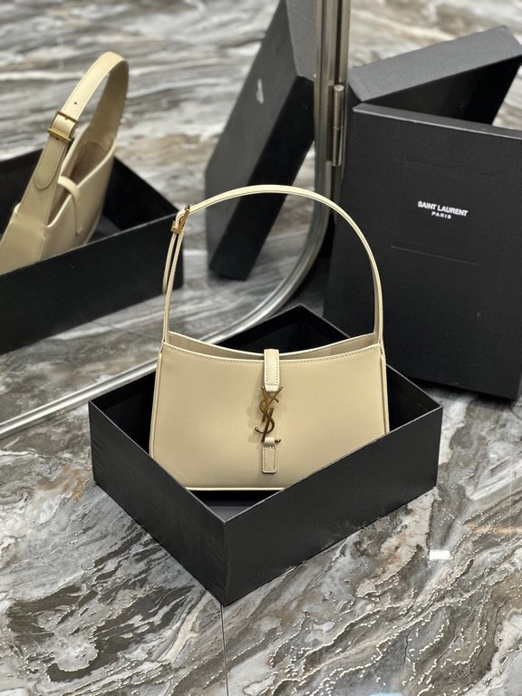 [In stock in seconds][Original Leather] Light Apricot with Gold Buckle Plain _2022 spring and summer new underarm bag Le5A7 BagStrongly recommend   one of the treasure bags this year! Minimalist shape   metal logo Buckle