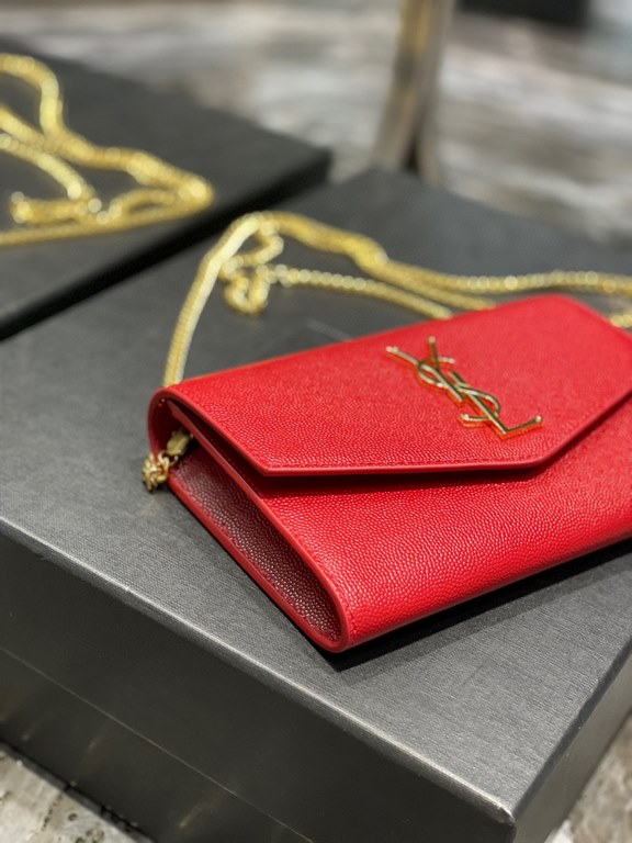 [In Stock Seconds      _ Mini Envelope BagThe most classic iconic metal logo with a detachable chain shoulder strap that doubles directly as a clutch! This model also comes with a small card case that can hold 45 cards n