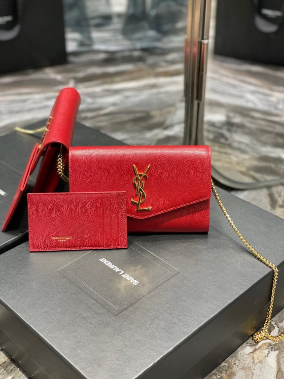 [In Stock Seconds      _ Mini Envelope BagThe most classic iconic metal logo with a detachable chain shoulder strap that doubles directly as a clutch! This model also comes with a small card case that can hold 45 cards n