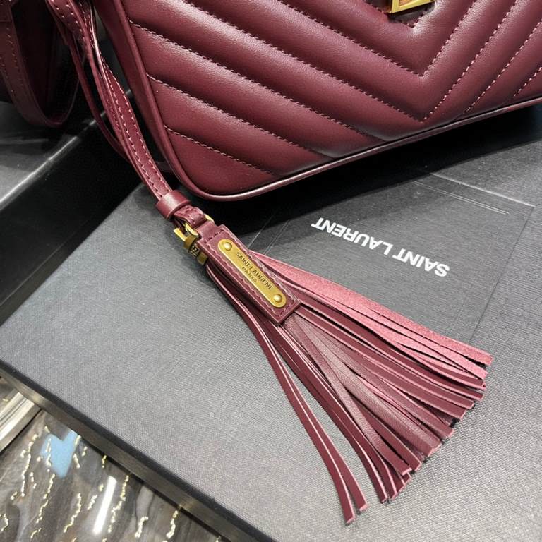 [In Stock Seconds]    Camera Bag_Burgundy Gold BuckleTop imported Italian cowhide with frosted leather camera bag, Hong Kong purchased zp open molding and typing, to do exactly the same! Very delicate! Adjustable shoulde