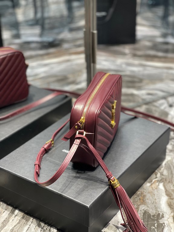 [In Stock Seconds]    Camera Bag_Burgundy Gold BuckleTop imported Italian cowhide with frosted leather camera bag, Hong Kong purchased zp open molding and typing, to do exactly the same! Very delicate! Adjustable shoulde