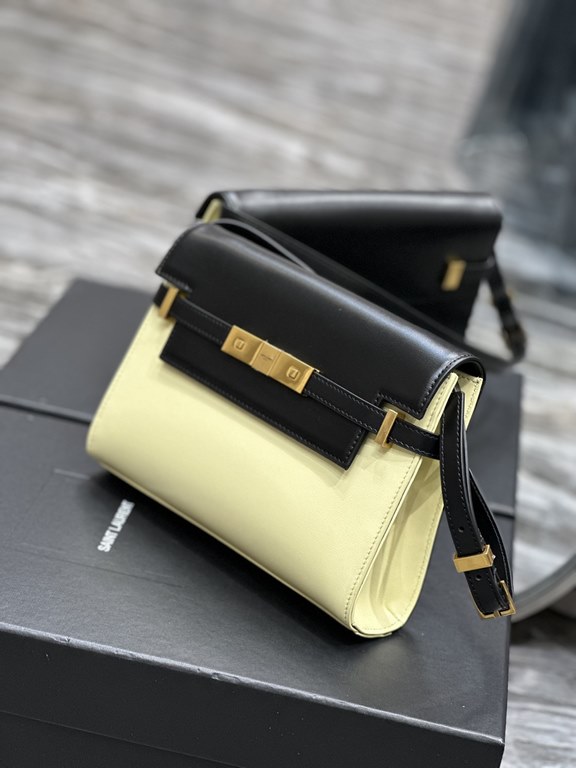 NEW】New Color_Black with Rice Gold BuckleCounter synchronization new Manhattan baguette bag small 24cm new arrival! The latest bag type flap Manhattan baguette bag, a change from the previous classic logo, replaced by a 