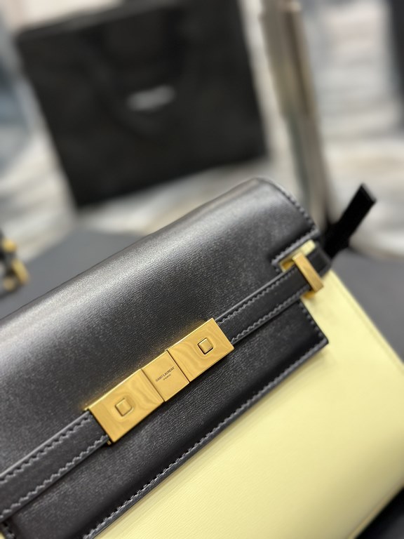 NEW】New Color_Black with Rice Gold BuckleCounter synchronization new Manhattan baguette bag small 24cm new arrival! The latest bag type flap Manhattan baguette bag, a change from the previous classic logo, replaced by a 