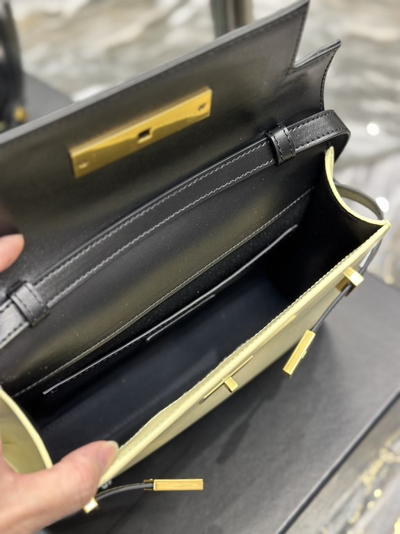 NEW】New Color_Black with Rice Gold BuckleCounter synchronization new Manhattan baguette bag small 24cm new arrival! The latest bag type flap Manhattan baguette bag, a change from the previous classic logo, replaced by a 